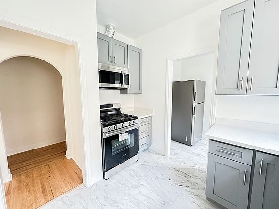 5th image of 1538 E Wilson Ave #B