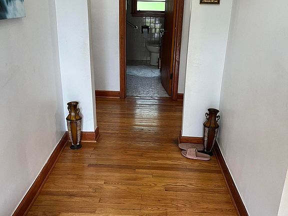 3rd image of 2800 Hikes Ln