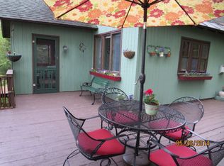 38 Riverside Dr, Saranac Lake, NY 12983