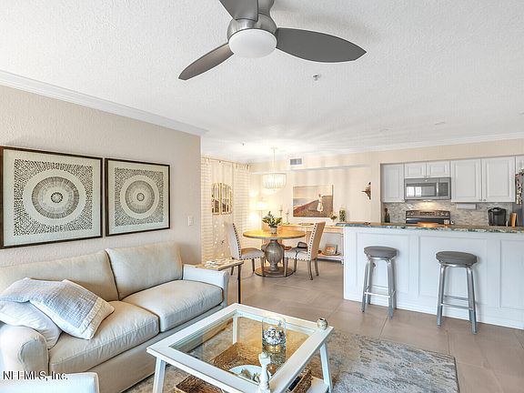 5th image of 700 BOARDWALK Drive #717