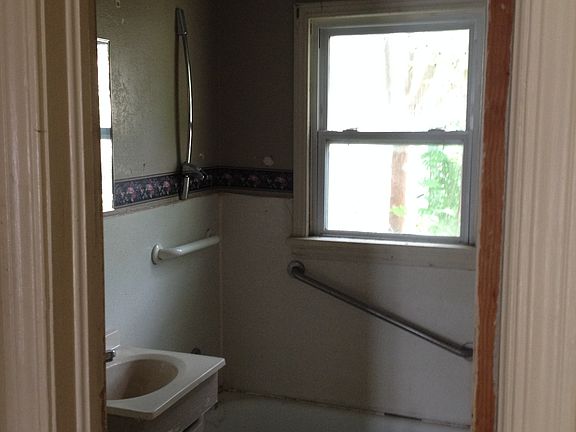 2nd image of 2609 NE 21st St