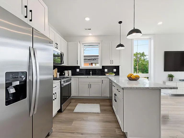 3902 S Lake Park Ave #2 — Photo 9
