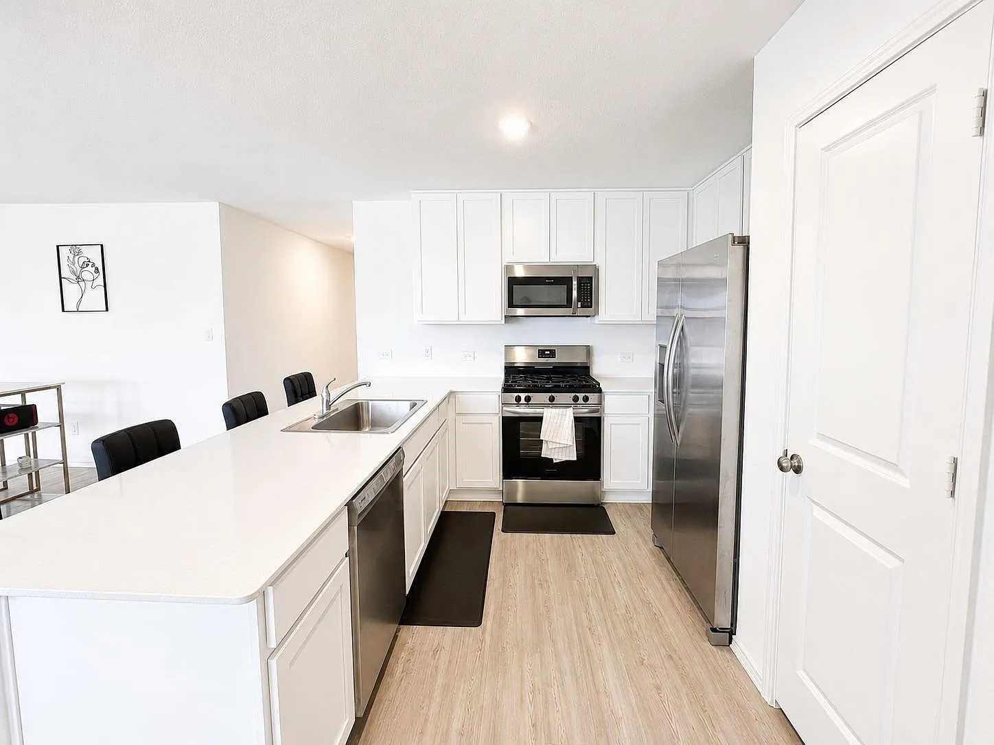 4 bed, 2.0 bath, 1667 sqft, $2,100 — Photo 3