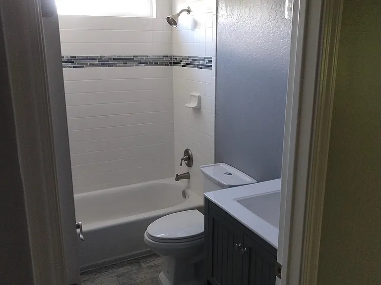 Upstairs full bath