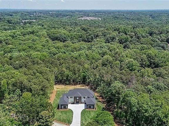 3rd image of 2843 N Bogan Rd