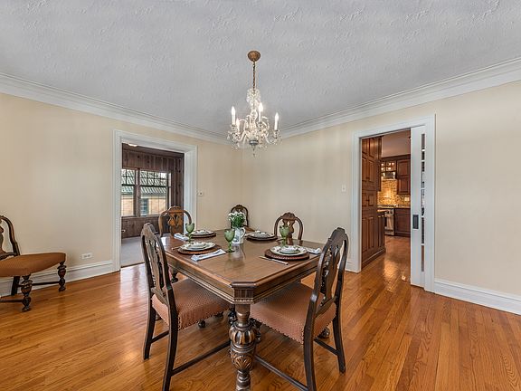 3rd image of 1147 Forest Ave