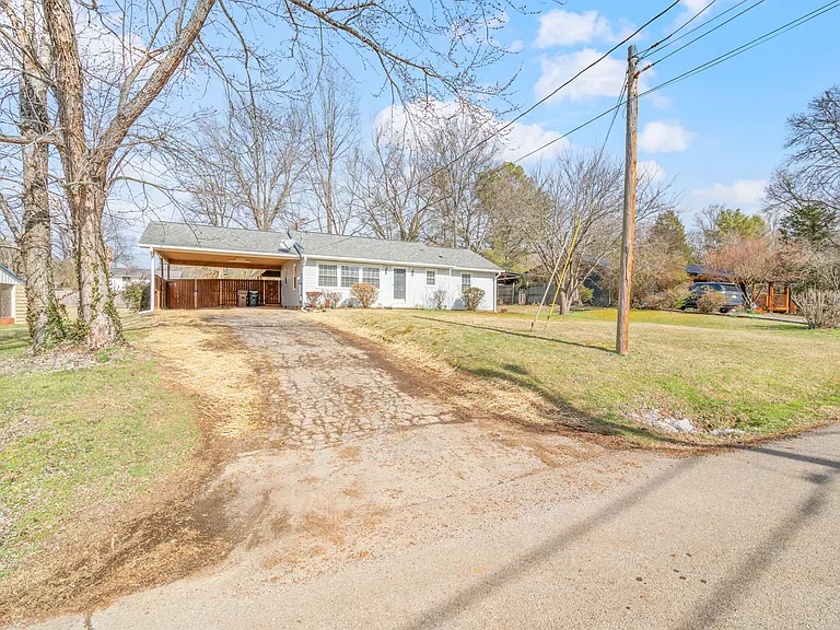 331 Sarvis Dr — Photo 5
