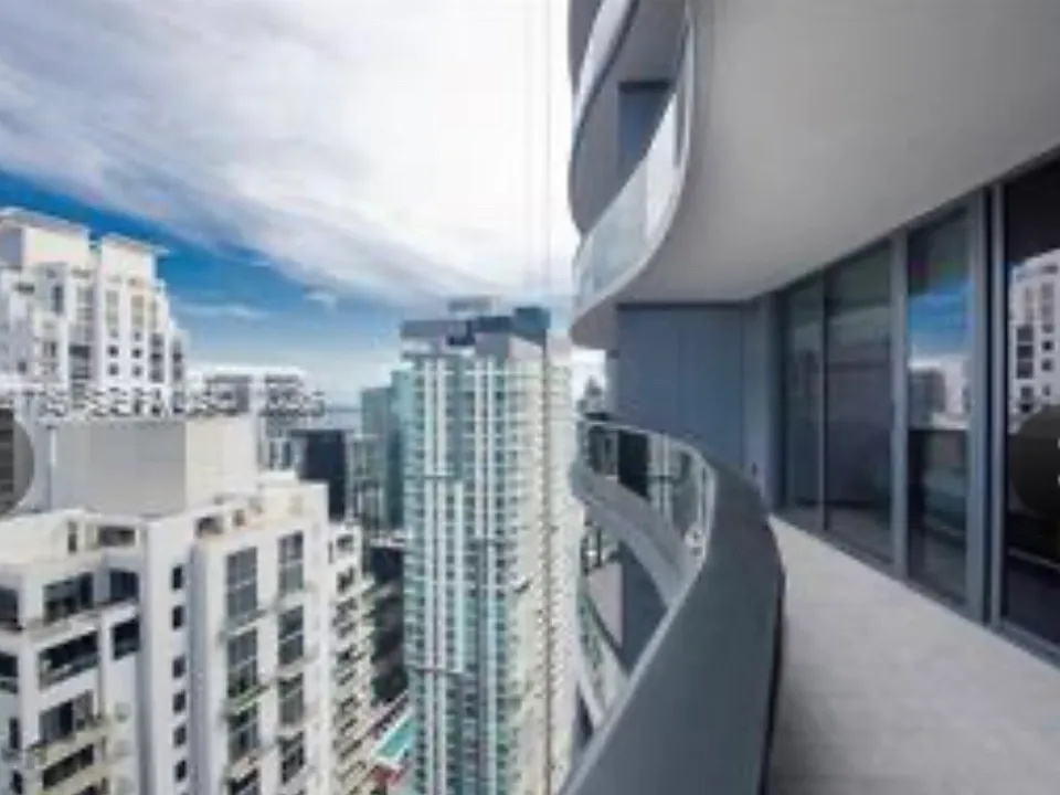 1000 Brickell Plz #4207