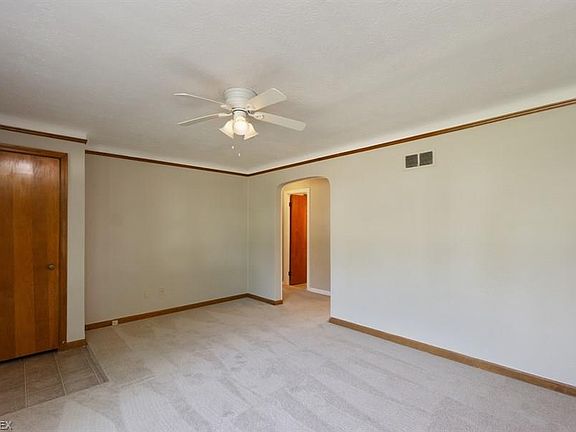 5th image of 876 E 332nd St