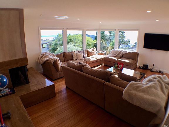 4th image of 373 Eliseo Dr