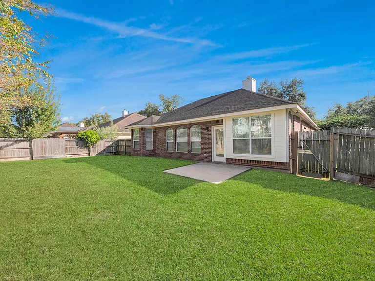 1819 Misty Falls Ln — Photo 27