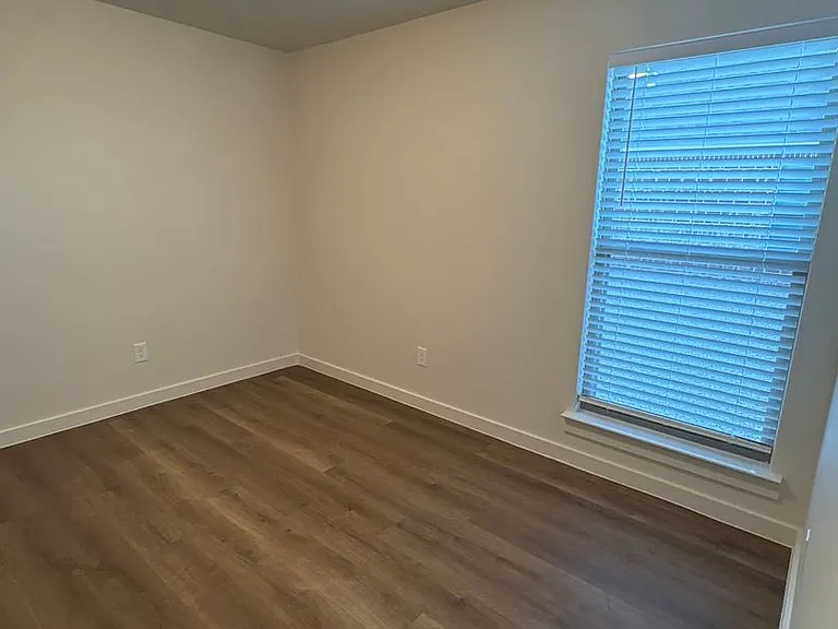 2162 Langford Ave — Photo 9
