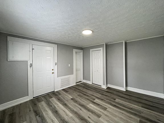 4th image of 2910 N Kenwood Ave #2910