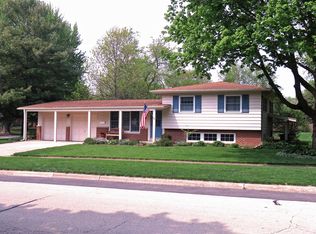 121 W Alden Pl, Dekalb, IL 60115