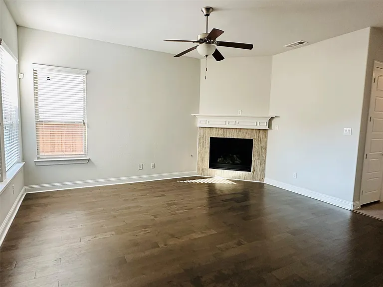 806 Davids Way — Photo 4