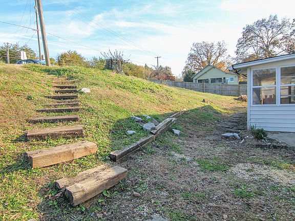 5th image of 3015 Maryville Pike