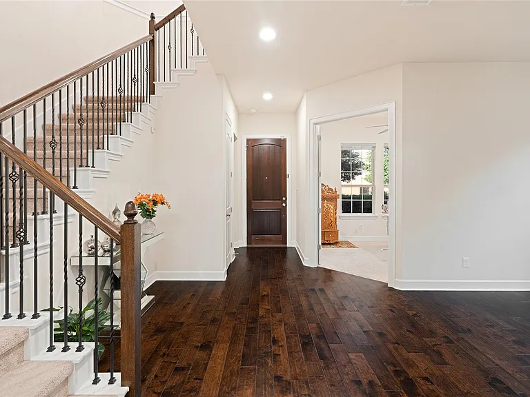 228 Lockhart Loop — Photo 4