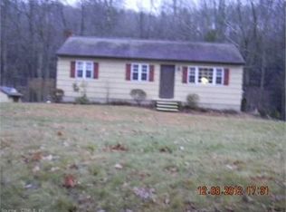 34 Lakeview Ter, Sandy Hook, CT 06482