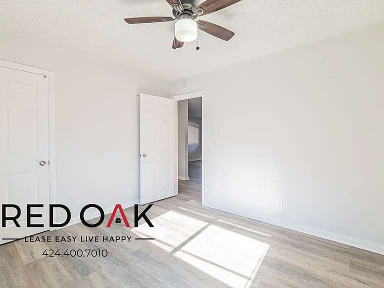 4324 Walnut St #18 — Photo 16