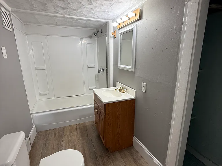 8 Beacon St #A — Photo 9