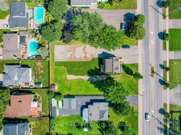 186 Thorold Rd, Welland, ON L3C 3W7