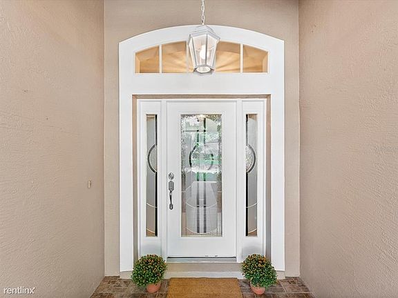 3rd image of 4015R Hammersmith Dr