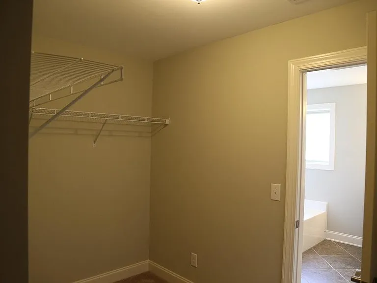 836 Poplar St — Photo 22