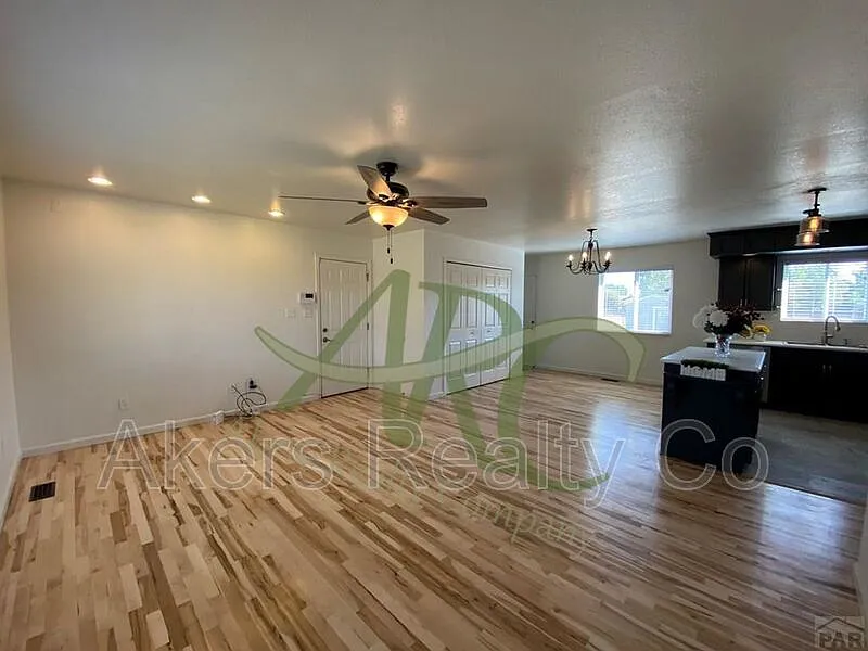 3 bed, 2.0 bath, 1100 sqft, $1,900 — Photo 2