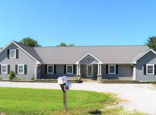 4 Pine Cone Dr, Jacksonville, IL 62650