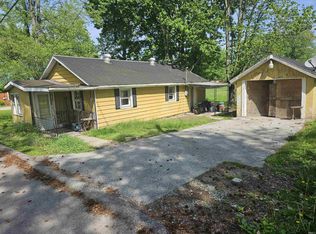 200 W Park St, Odon, IN 47562