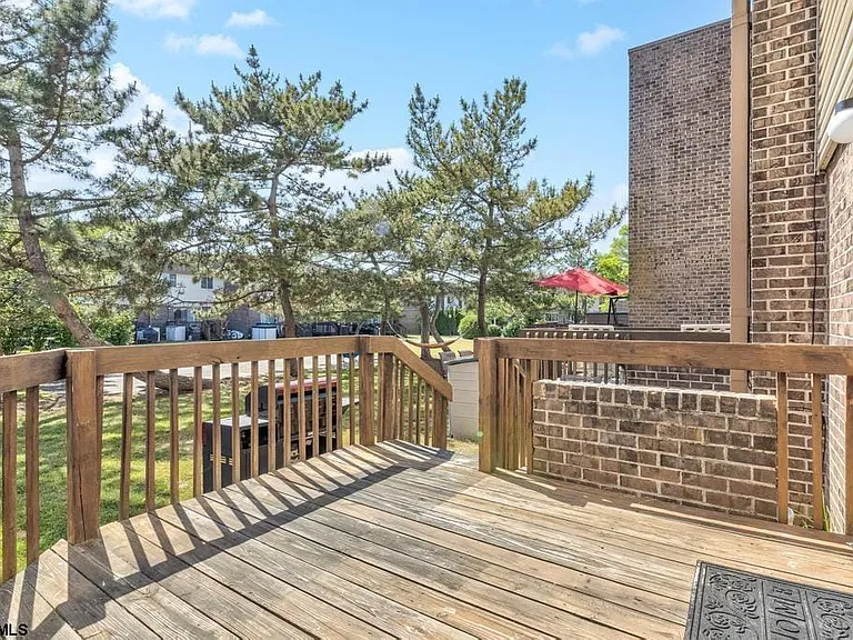 801 Dudley Ct #1402 — Photo 31