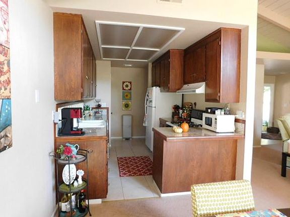 4th image of 161 E Hilton Dr