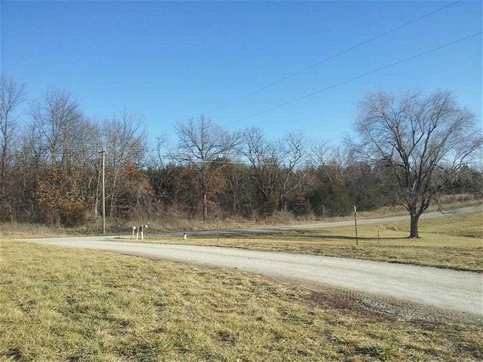 2nd image of 416 NW 201st Rd