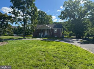 910 Rollins Ave, Capitol Heights, MD 20743
