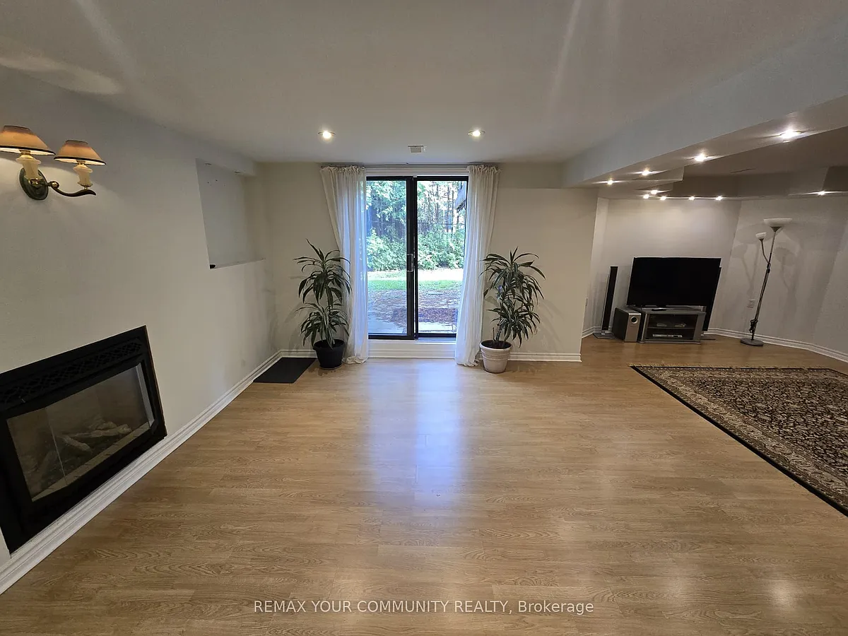 Building Photo - 21 Addison St #BASEMENT