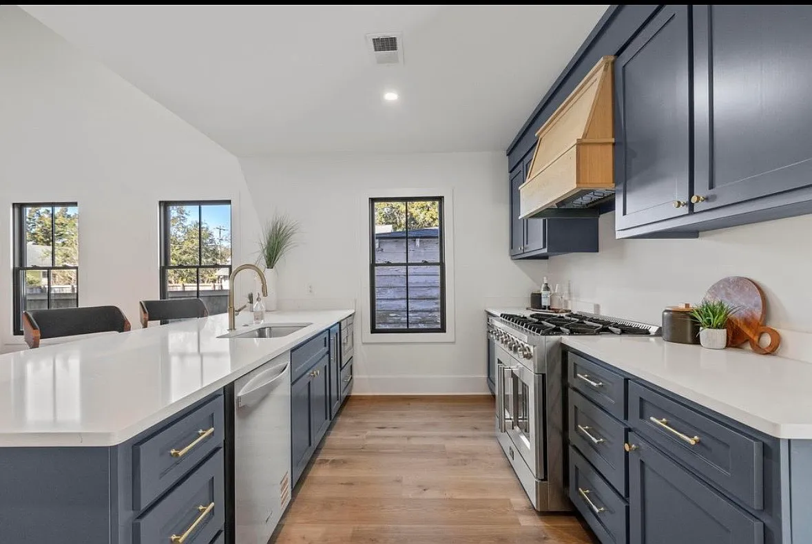 2 bed, 2.5 bath, 1300 sqft, $2,000 — Photo 1