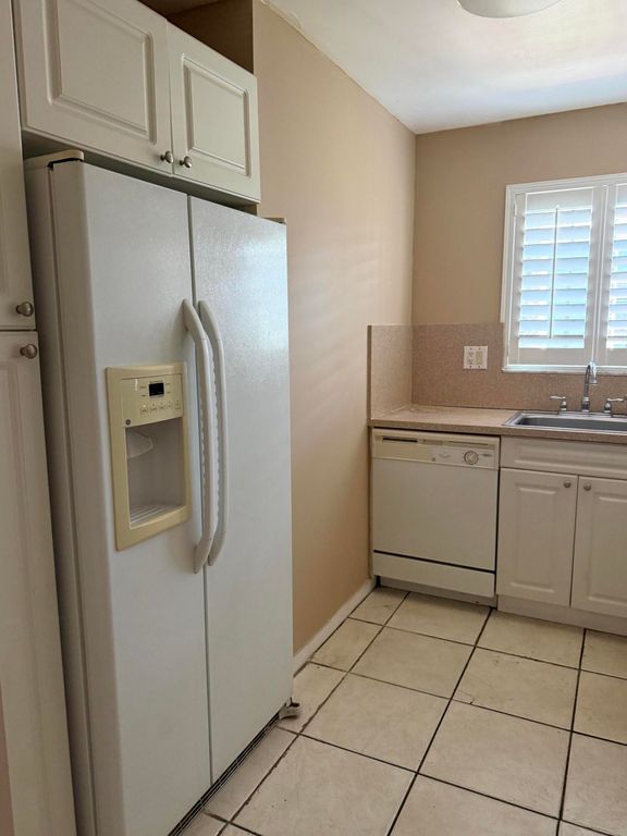 320 SE 10TH Avenue #C, photo 6
