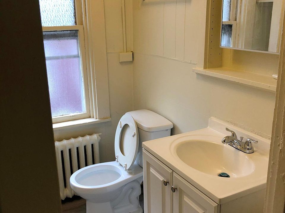 2nd image of 213 W Vine St APT 2