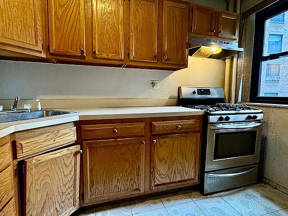 4th image of 209 Clinton Ave APT 2D