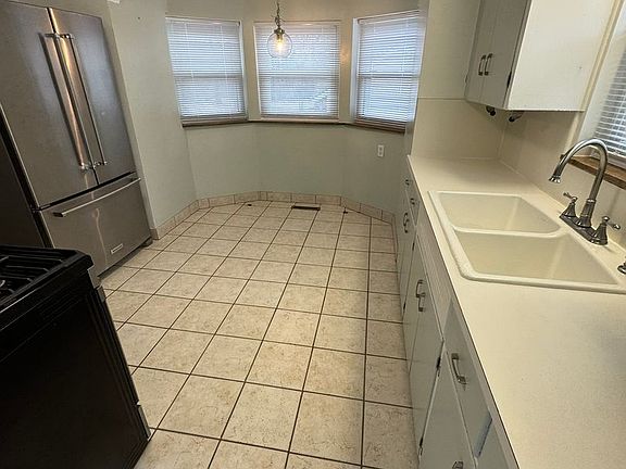 3rd image of 3921 W Ridge Rd