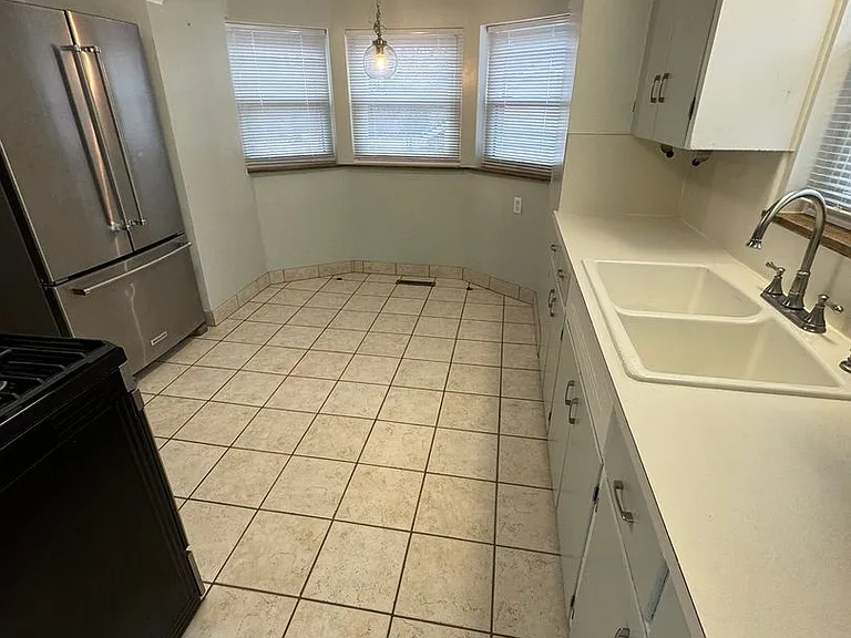 3921 W Ridge Rd — Photo 4