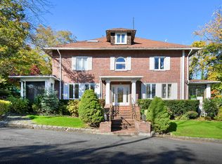 345 E Shore Rd, Great Neck, NY 11023