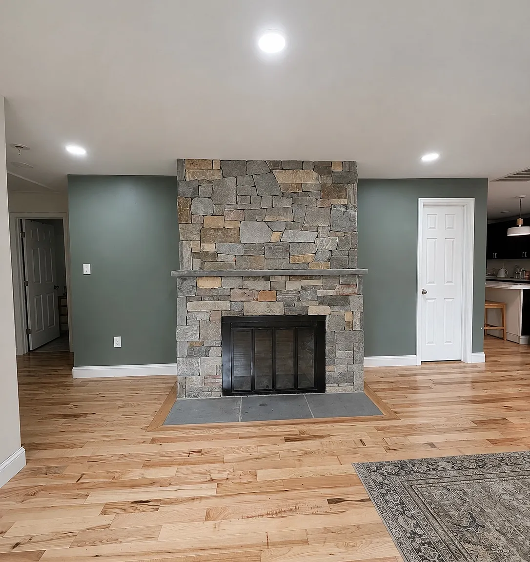 3 bed, 1200 sqft, $3,200 — Photo 4