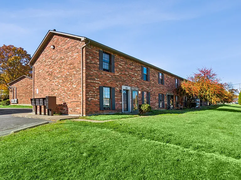 Rosewood Manor — Photo 20