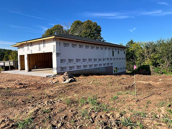 4th image of 606 Cameron Road