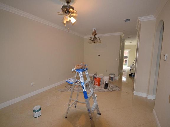 2nd image of 1660 SE 29th St Unit 106