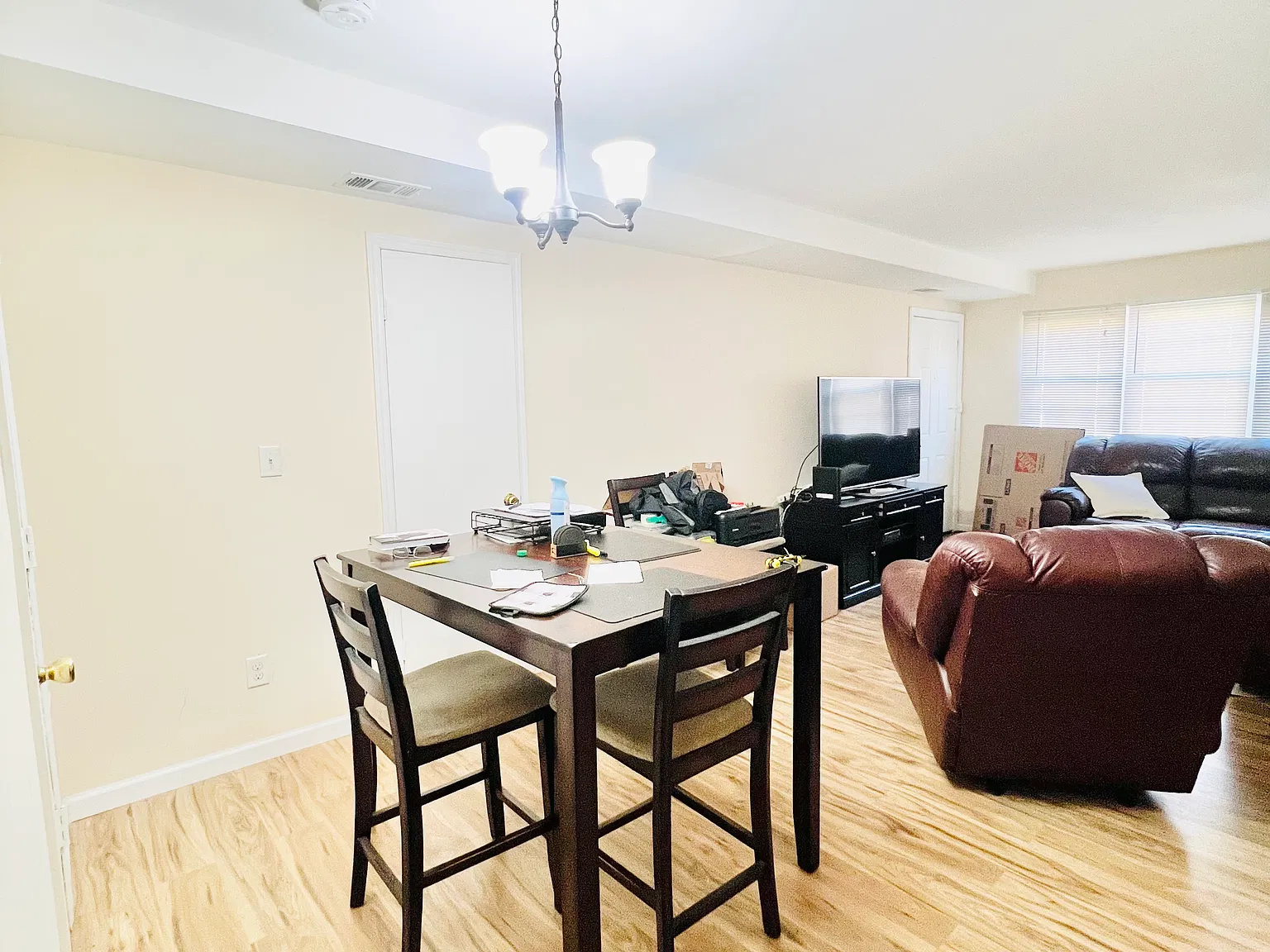 2 bed, 900 sqft, $2,300 — Photo 2
