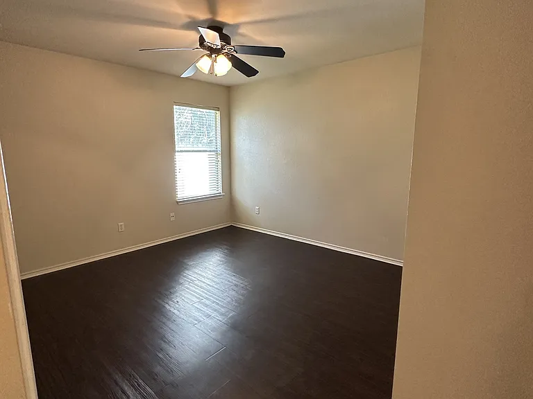512 Crater Lake Dr — Photo 9