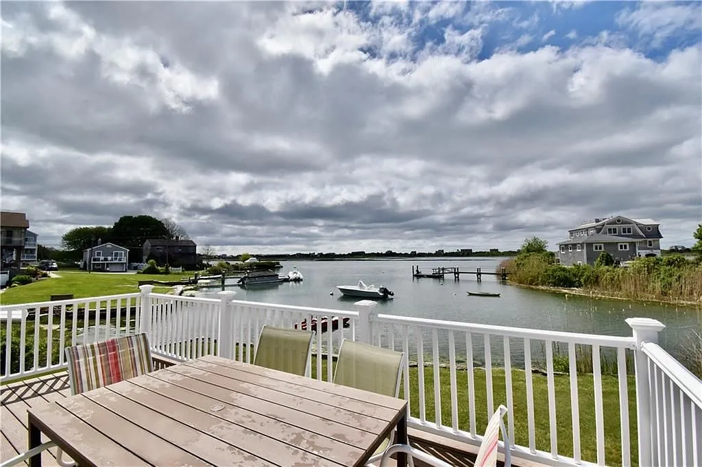2 bed, 1.0 bath, 888 sqft, $1,950 — Photo 2
