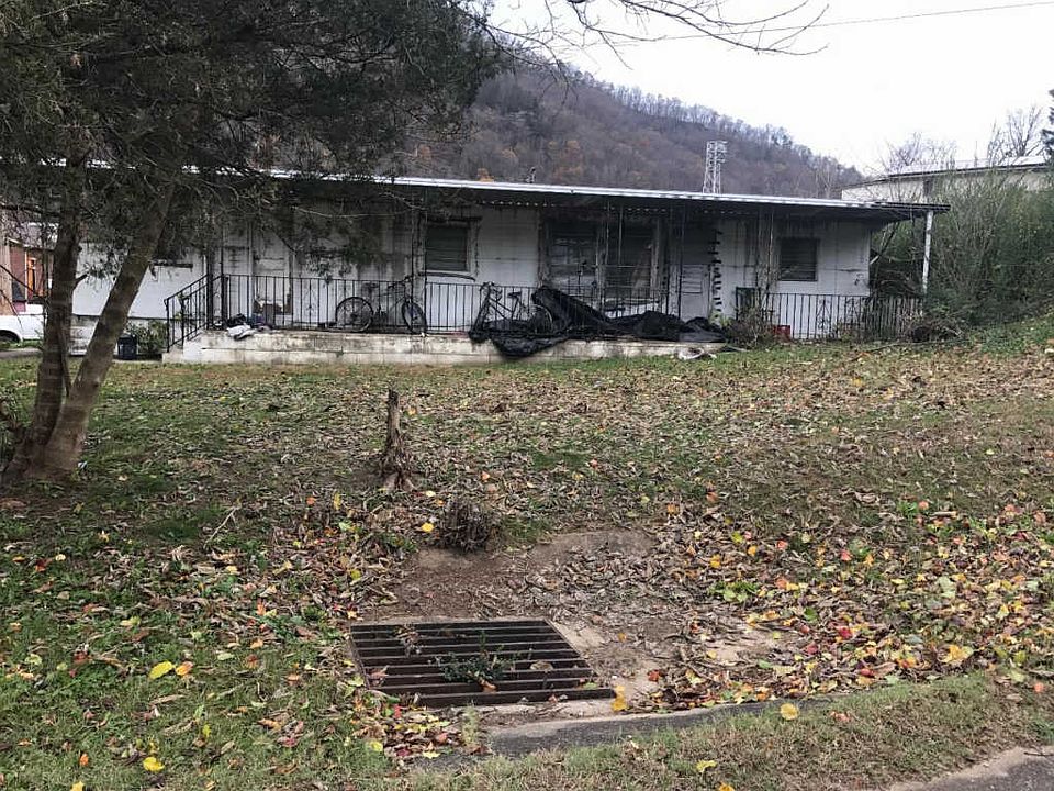 2nd image of 110 N Patty Loveless Dr